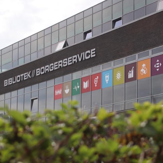 Billede af bibliotekets facade