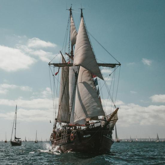 Lyttebiograf: Vind i sejlene. Fotokreditering: Gordon Plant for Pexels