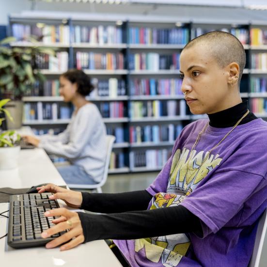 Computerområde på biblioteket. Fotokreditering: Nikolai Linares.