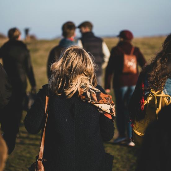 En gruppe mennesker på gåtur. Fotokreditering: Ben Lambert for UnSplash.
