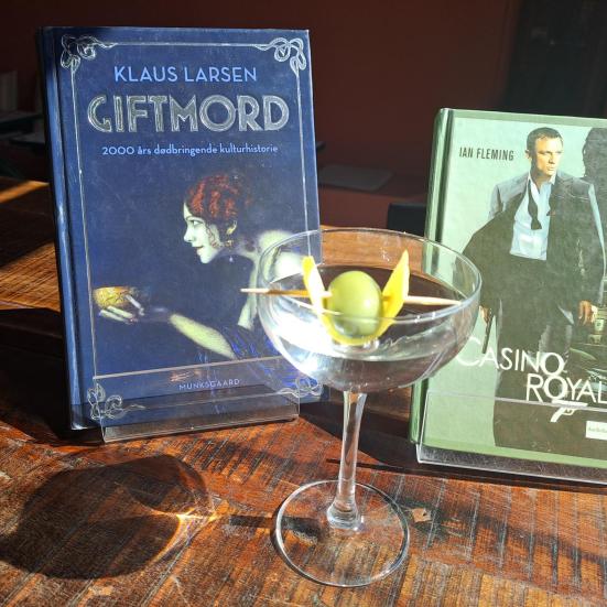 Bond og Cocktail. Fotokreditering: Næstved Bibliotek