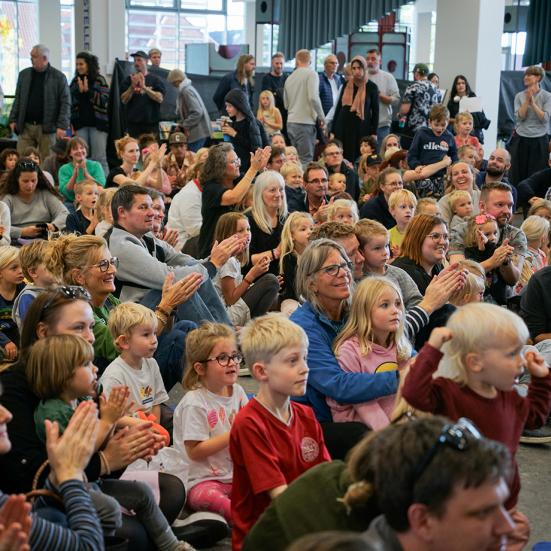 Publikum til børnekoncert