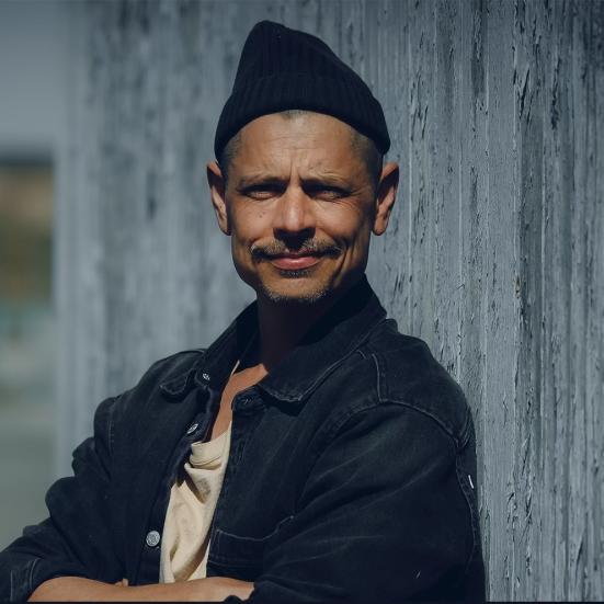 Tømrerlusen Dennis Nielsen. Fotokreditering: Forfatterforedrag