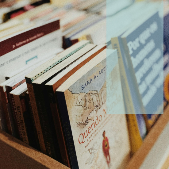 Bogkasse med tynde bøger