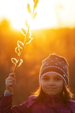 Ukrainsk pige i solnedgang