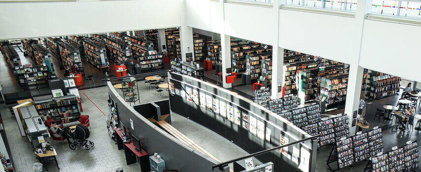 Foto af Næstved Bibliotek taget oppe i luften