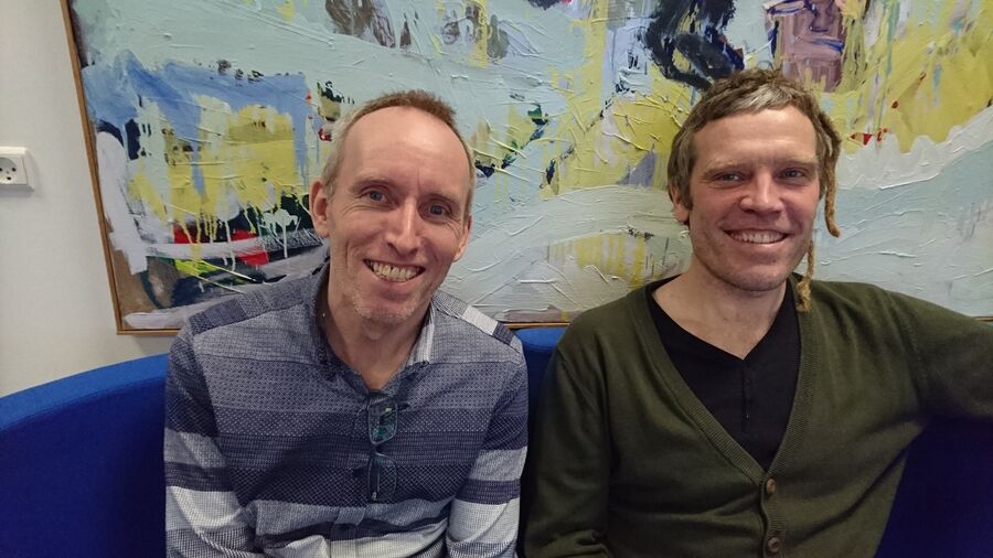 Foto af Jens Kryger Nielsen og Thomas Damholt, bibliotekarer på Glumsø Bibliotek