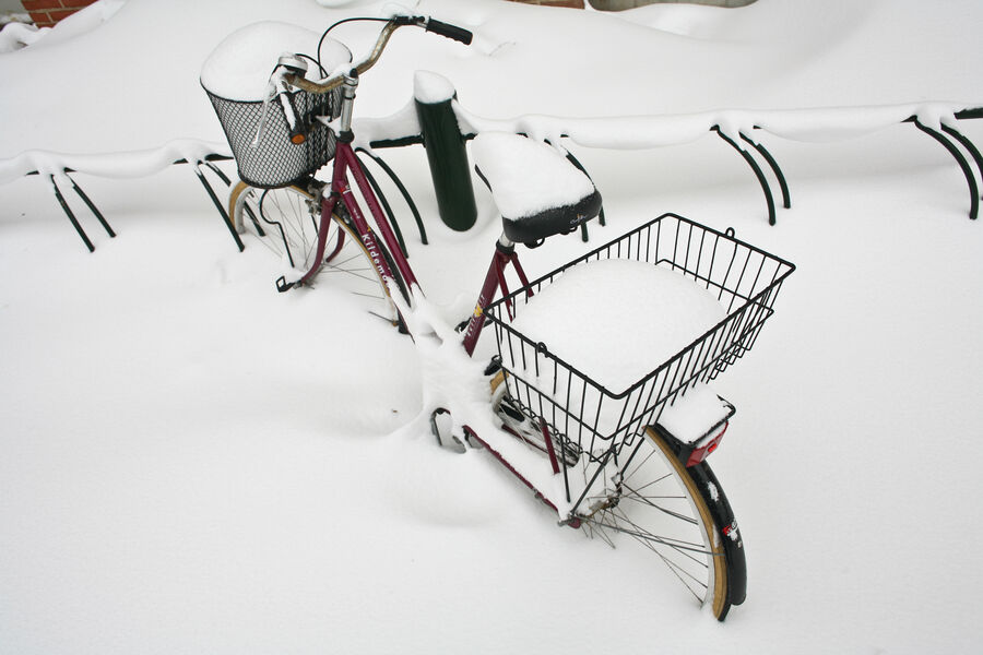 Billede af cykel begravet i sne