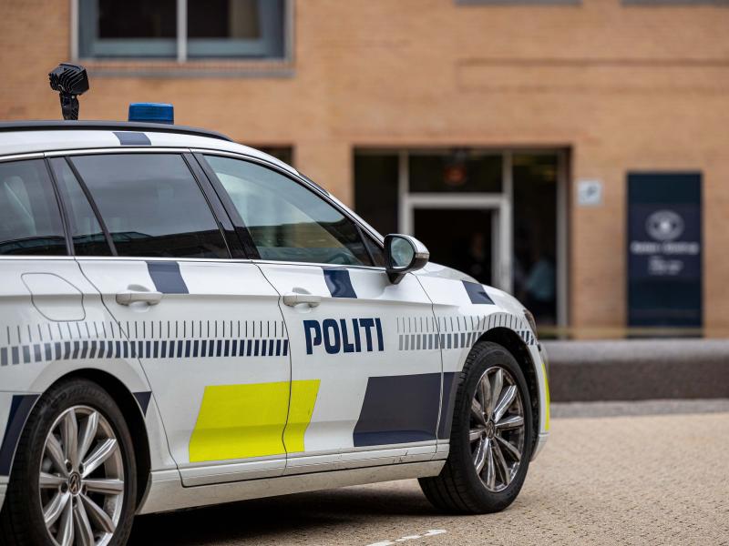 Patruljevogn ved retten. Fotokreditering: Rigspolitiet
