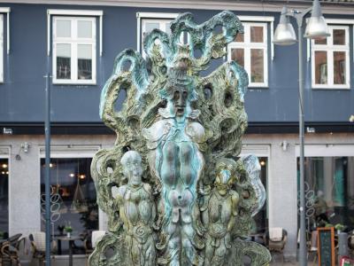 Skulpturen af Slattenpatten. Skulpturen af Slattenpatten på Axeltorv i Næstved. Fotokreditering: Lea, Næstved Bibliotek og Borgerservice.: Lea, Næstved Bibliotek og Borgerservice.