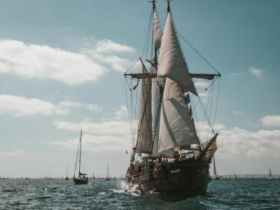 Lyttebiograf: Vind i sejlene. Fotokreditering: Gordon Plant for Pexels