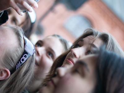 Publikum til Næver Tell Festival 2023. Fotokreditering: Lea, Næstved Bibliotek og Borgerservice.