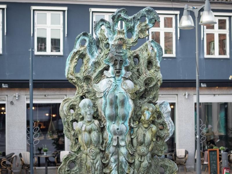 Skulpturen af Slattenpatten. Skulpturen af Slattenpatten på Axeltorv i Næstved. Fotokreditering: Lea, Næstved Bibliotek og Borgerservice.: Lea, Næstved Bibliotek og Borgerservice.