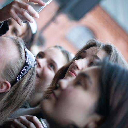 Publikum til Næver Tell Festival 2023. Fotokreditering: Lea, Næstved Bibliotek og Borgerservice.