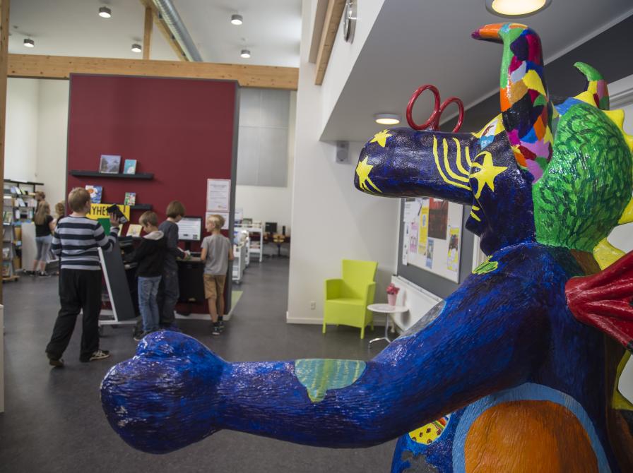 Billede af Næssi-figuren på Korskilde Bibliotek