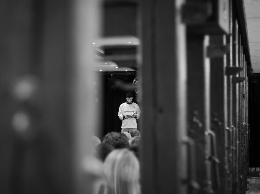 Haidar Ansari til Næver Tell Festival 2024. Fotokreditering: Lea, Næstved Bibliotek og Borgerservice.